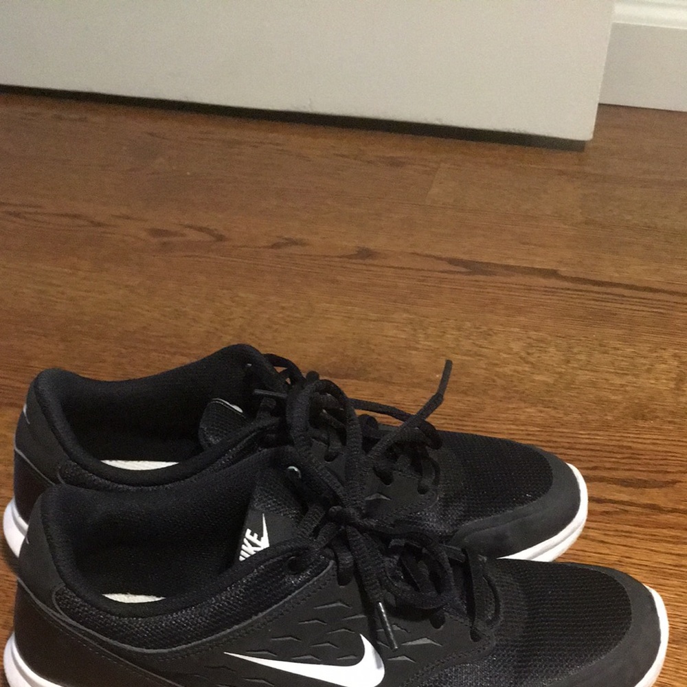 Nike black and white womens size 9